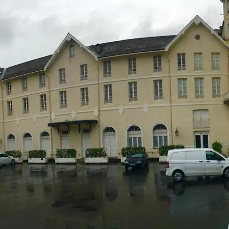 Les Montagnes D'etigny Apartamento *